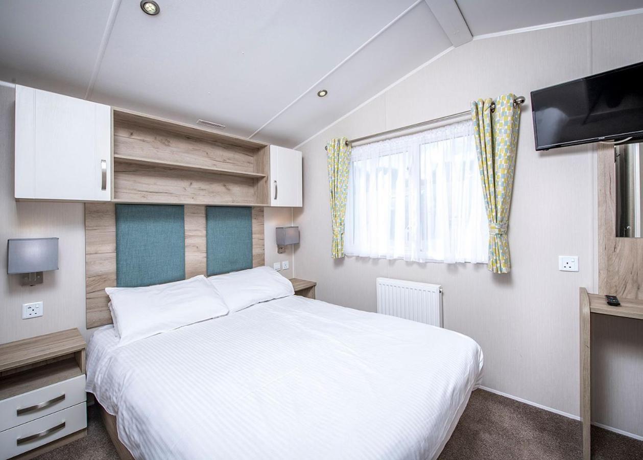 Sandaway Beach Holiday Park Combe Martin Exterior photo